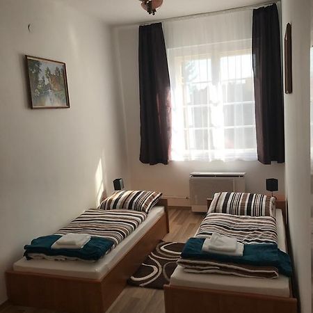 Апартаменти Eva Apartman Мішкольц Екстер'єр фото