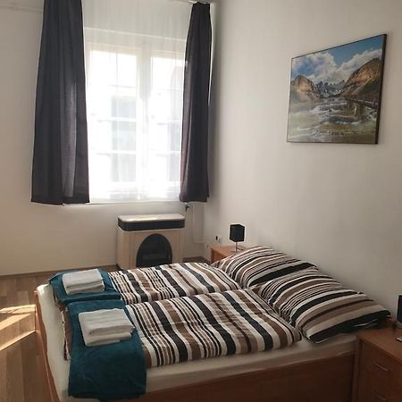Апартаменти Eva Apartman Мішкольц Екстер'єр фото