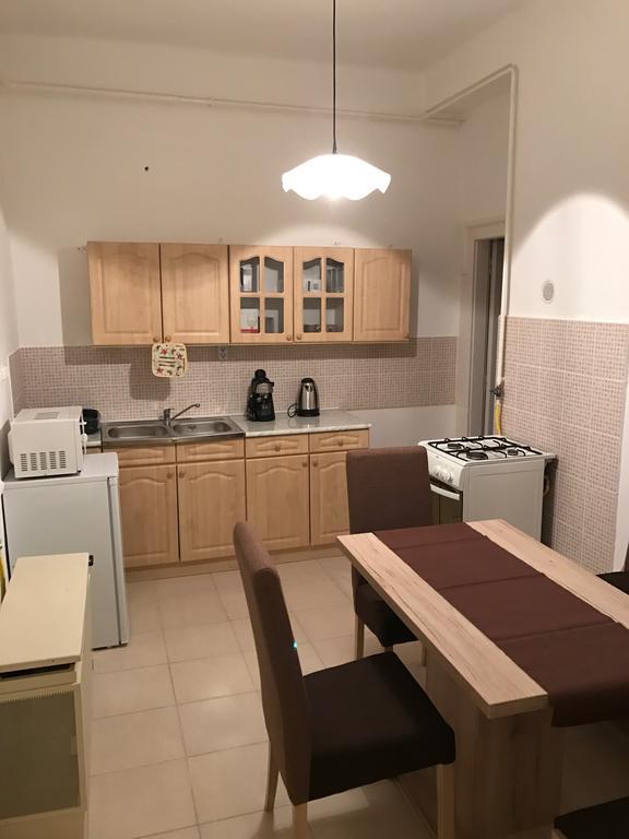 Апартаменти Eva Apartman Мішкольц Екстер'єр фото